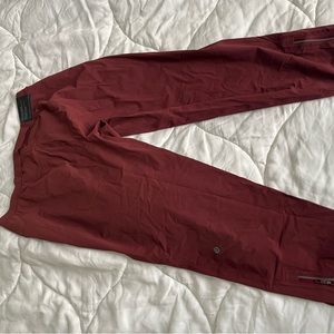 Lululemon men’s surge jogger shorter